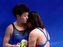 全红婵这一“靠”让人重新审视友谊