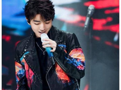 王俊凯：忙碌掩饰泪水，坚强背后的脆弱